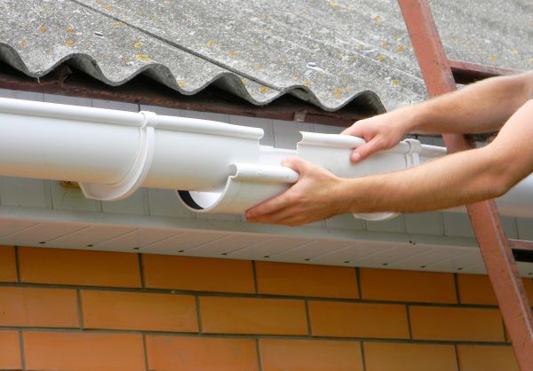 Cost of Gutter Hanging in Louisville